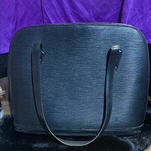 Authentic LOUIS VUITTON Lussac to epi leather United black shoulder bag.